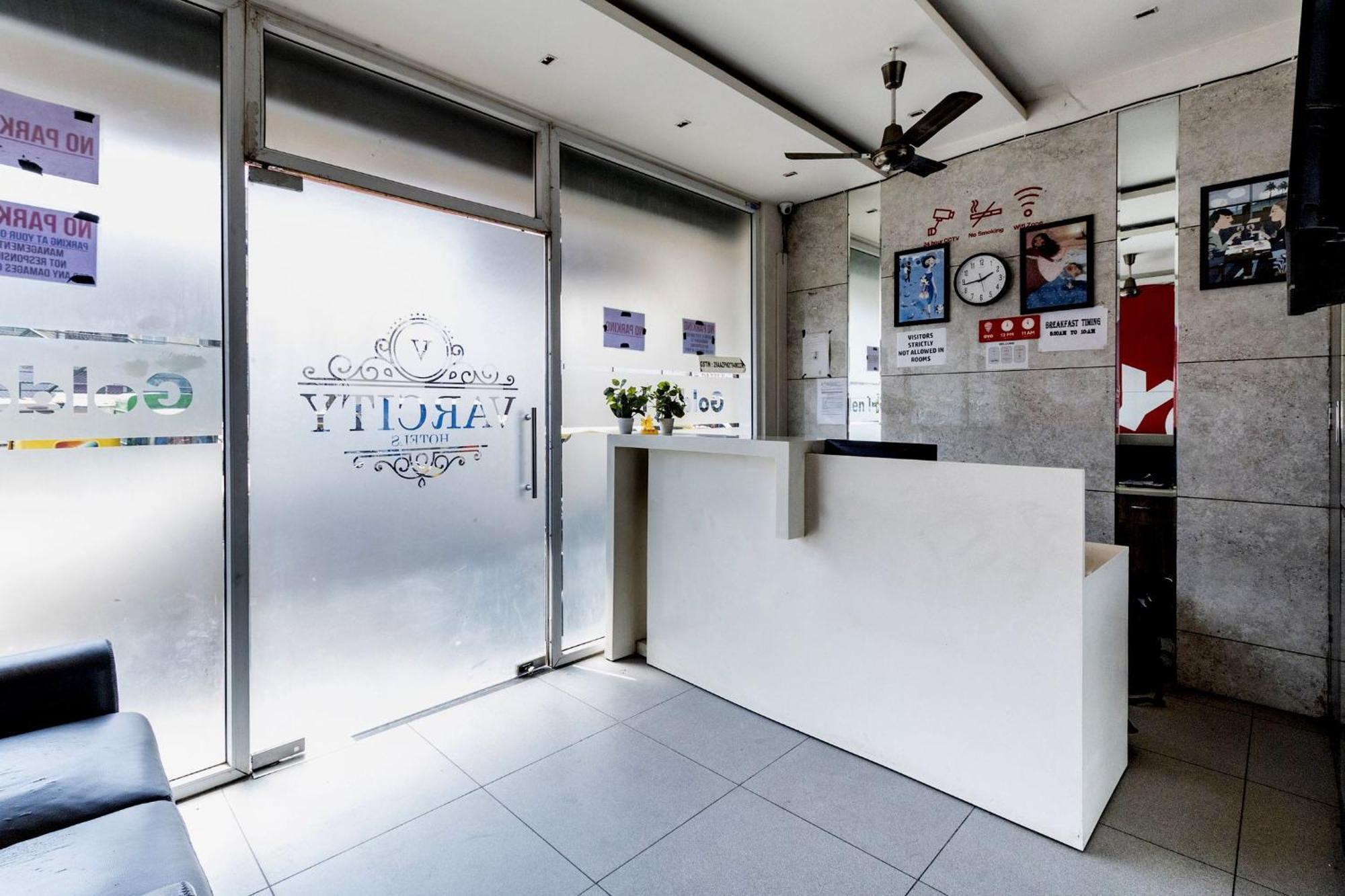 Oyo 9605金色酒店 班加罗尔 外观 照片