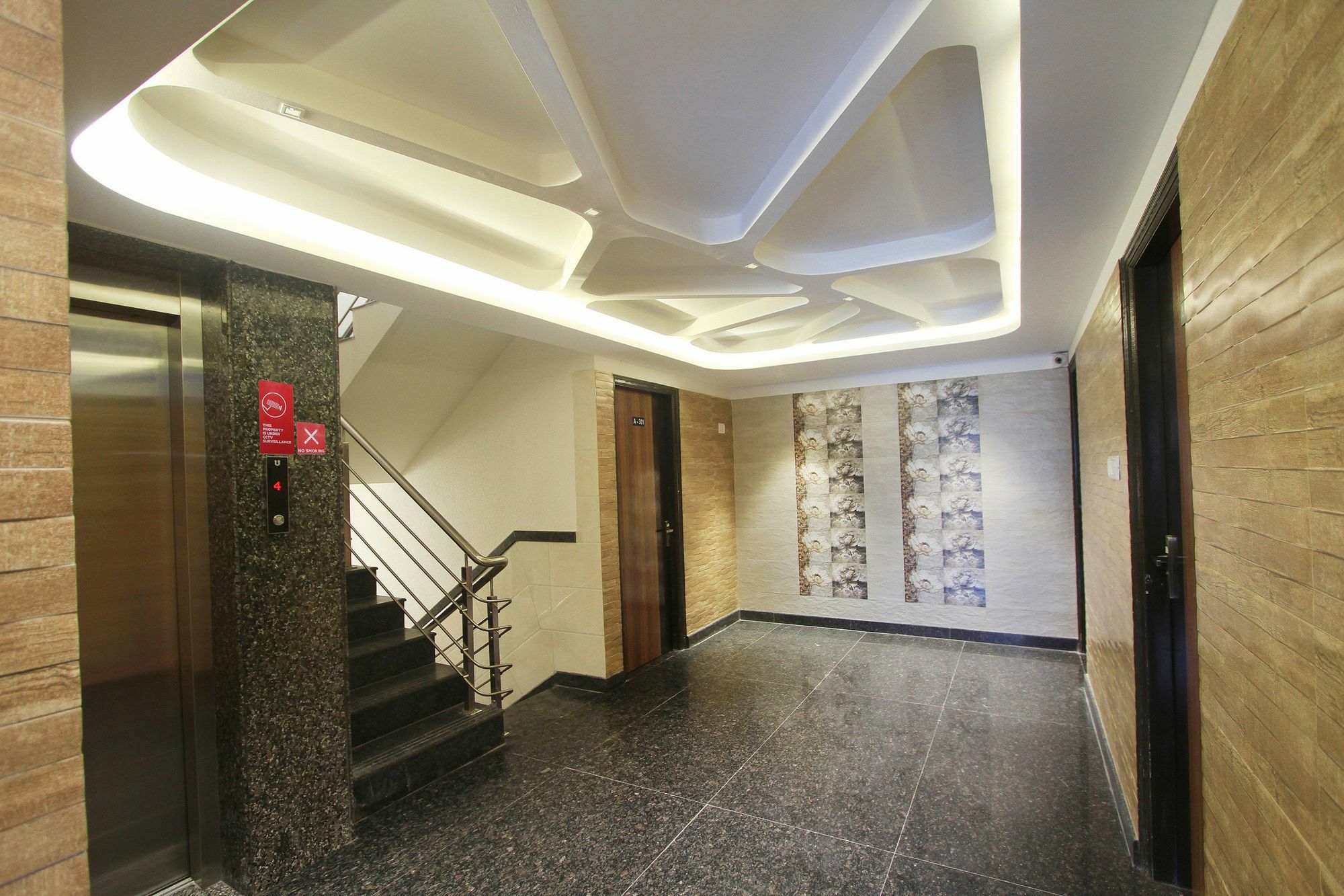 Oyo 9605金色酒店 班加罗尔 外观 照片